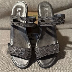 Naot Temper NWT Women's Metallic Sandals 38